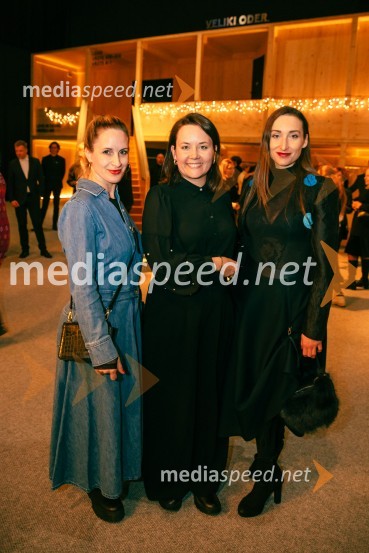  Lea Menard, igralka;  ... ;  Gaja Višnar, igralkaPremiera Cankarjeve igre Za narodov blagor, SNG Drama Ljubljana