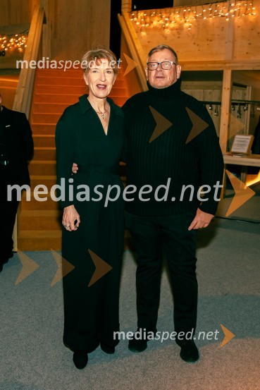  Vesna Jurca Tadel, ravnateljica SNG Drama Ljubljana;  Robert Waltl, direktor, Mini teaterPremiera Cankarjeve igre Za narodov blagor, SNG Drama Ljubljana