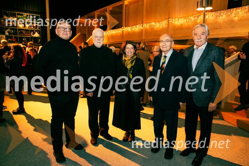  Robert Waltl, direktor, Mini teater;  Erwan Fouere;  ... ;  Mitja Rotovnik, nekdanji direktor Cankarjevega doma;  Adam KerjPremiera Cankarjeve igre Za narodov blagor, SNG Drama Ljubljana