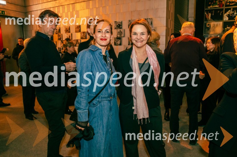  ... ;  Lea Menard, igralka;  ... Premiera Cankarjeve igre Za narodov blagor, SNG Drama Ljubljana