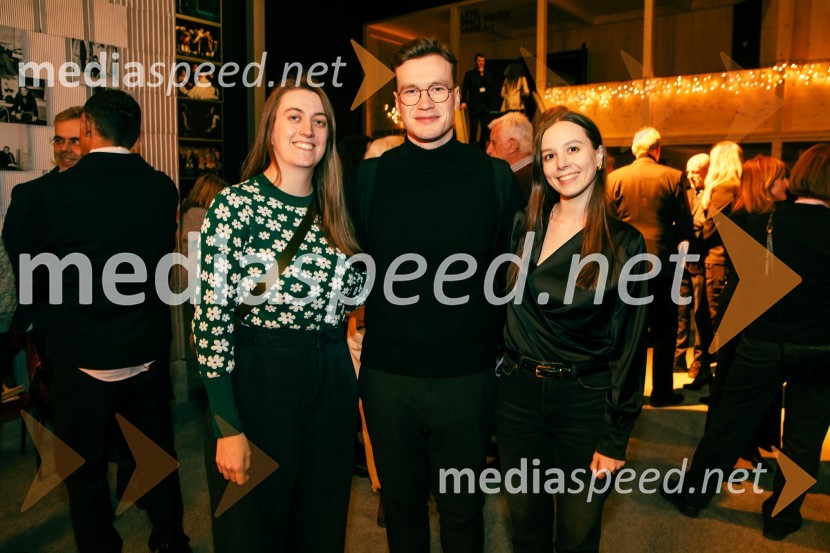  Ana Janc, kostumografinja;  Žan Brelih Hatunić, igralec;  ... Premiera Cankarjeve igre Za narodov blagor, SNG Drama Ljubljana