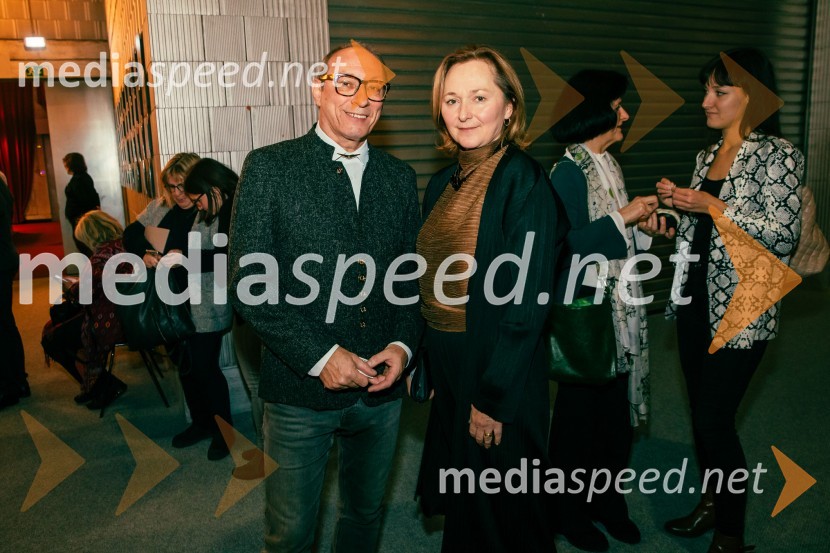  Igor Bratož, novinar; dr. Barbara Jaki, direktorica Narodne galerijePremiera Cankarjeve igre Za narodov blagor, SNG Drama Ljubljana