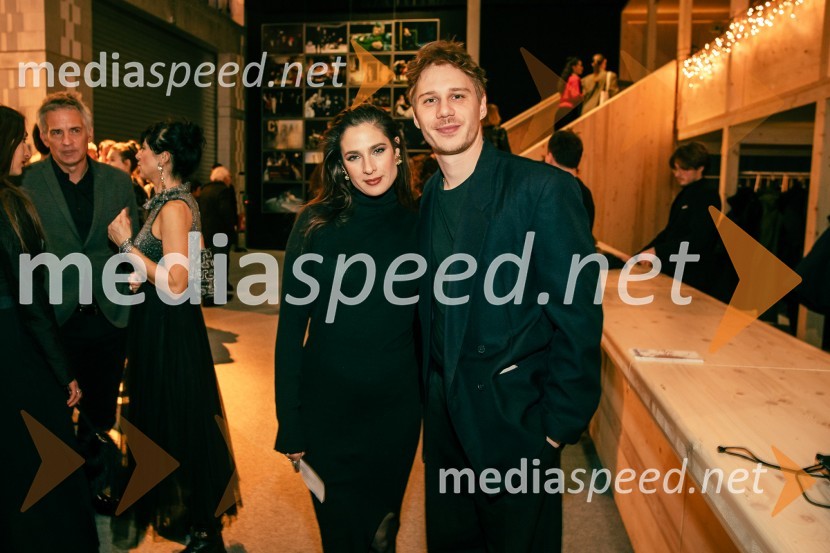  Saša Pavlin Stošić, igralka;  Timon Šturbej, igralecPremiera Cankarjeve igre Za narodov blagor, SNG Drama Ljubljana