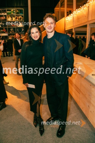  Saša Pavlin Stošić, igralka;  Timon Šturbej, igralecPremiera Cankarjeve igre Za narodov blagor, SNG Drama Ljubljana