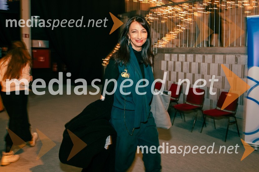  Vesna Milek, novinarka in publicistkaPremiera Cankarjeve igre Za narodov blagor, SNG Drama Ljubljana