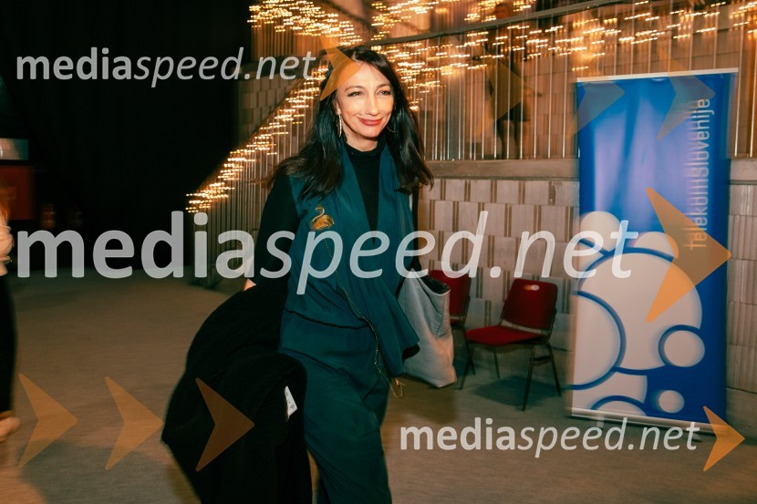  Vesna Milek, novinarka in publicistkaPremiera Cankarjeve igre Za narodov blagor, SNG Drama Ljubljana