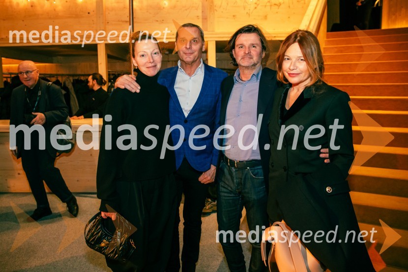  Nataša Matjašec Rošker, igralka;  Danilo Rošker, direktor SNG Maribor;  Peter Sotošek Štular, nekdanji direktor SNG Opera in balet Ljubljana;  Karmen Štular SotošekPremiera Cankarjeve igre Za narodov blagor, SNG Drama Ljubljana