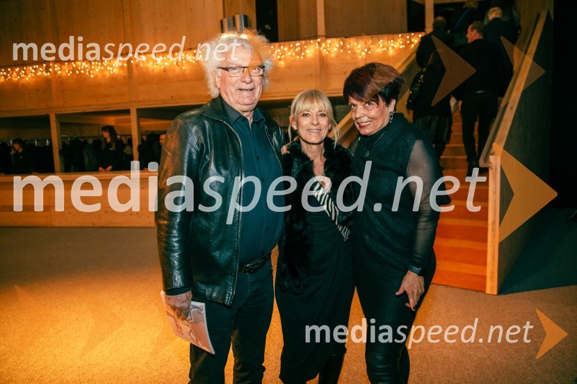  Mile Crnović;  Barbra Jermann, urednica revije Suzy;  Janja Koren, novinarkaPremiera Cankarjeve igre Za narodov blagor, SNG Drama Ljubljana