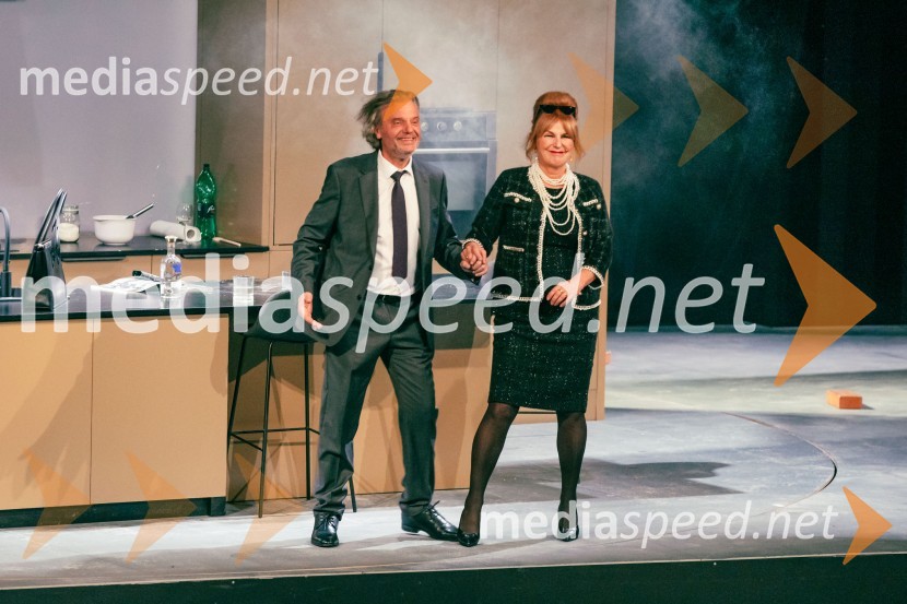  Branko  Rožman, avtor glasbe in korepetitor;  Zvezdana  Mlakar, igralkaPremiera Cankarjeve igre Za narodov blagor, SNG Drama Ljubljana