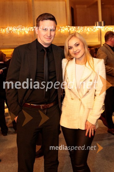  Nejc Avbelj, producent;  Eva Černe, pevkaPremiera Cankarjeve igre Za narodov blagor, SNG Drama Ljubljana