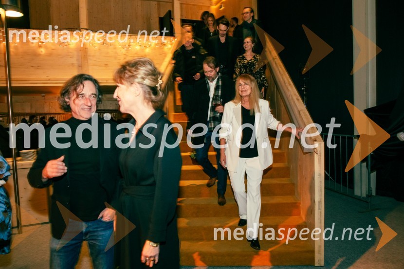  Vito Taufer, režiser;  Vesna Jurca Tadel, ravnateljica SNG Drama Ljubljana;  Alekander Pešut - Schatzi, glasbenik;  Zvezdana  Mlakar, igralkaPremiera Cankarjeve igre Za narodov blagor, SNG Drama Ljubljana