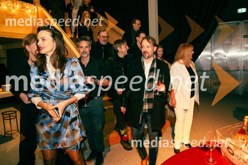  Tina Vrbnjak, igralka;  Rok Vihar, igralec;  Alekander Pešut - Schatzi, glasbenik;  Zvezdana  Mlakar, igralkaPremiera Cankarjeve igre Za narodov blagor, SNG Drama Ljubljana