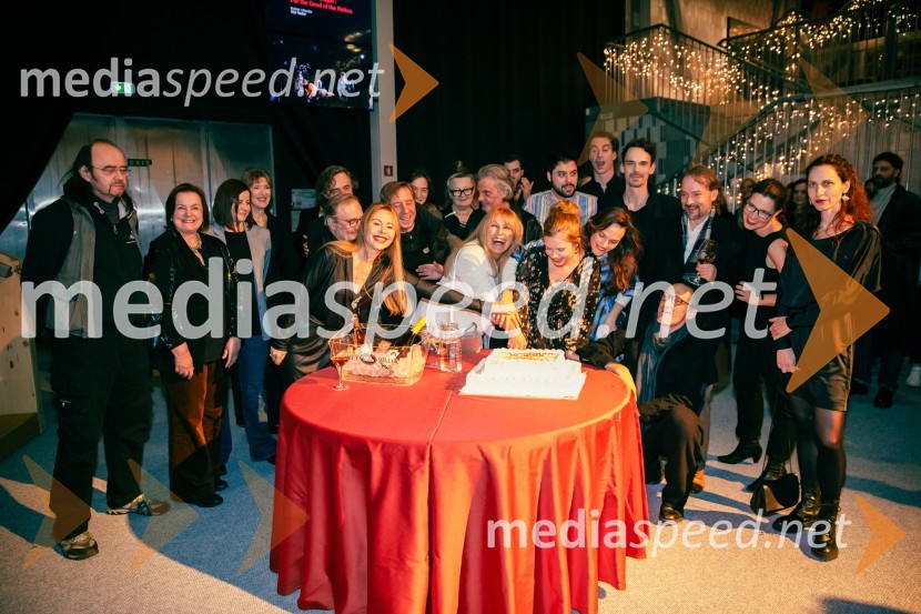  Iztok Gustinčič, radijski voditelj, glasbenik;  ... Premiera Cankarjeve igre Za narodov blagor, SNG Drama Ljubljana