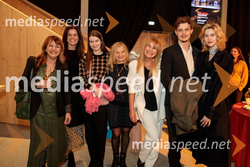  ... ;  ... ;  ... ;  ... ;  Zvezdana  Mlakar, igralka;  Lan Klemenc;  Sofija Šoškič, Immortal ModelsPremiera Cankarjeve igre Za narodov blagor, SNG Drama Ljubljana