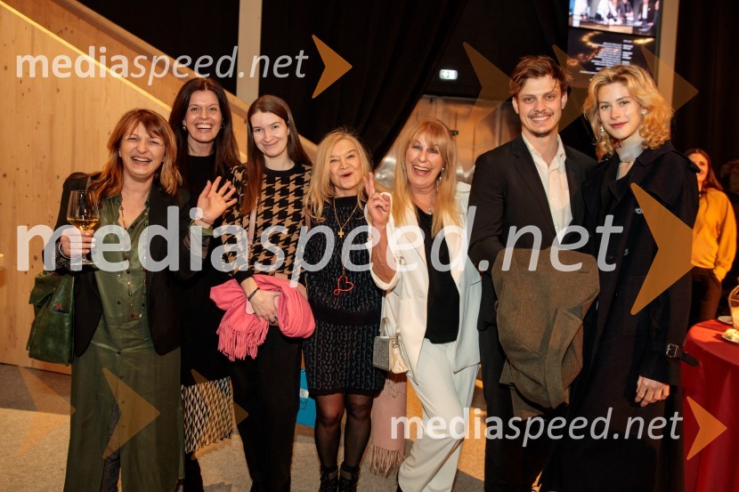  ... ;  ... ;  ... ;  ... ;  Zvezdana  Mlakar, igralka;  Lan Klemenc;  Sofija Šoškič, Immortal ModelsPremiera Cankarjeve igre Za narodov blagor, SNG Drama Ljubljana