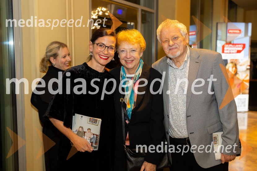  Simona  Belle, služba za stike z javnostmi MGL;  ... ;  ... Zakaj sva se ločila, premiera na odru MGL