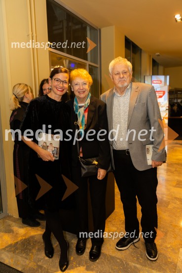  Simona  Belle, služba za stike z javnostmi MGL;  ... ;  ... Zakaj sva se ločila, premiera na odru MGL