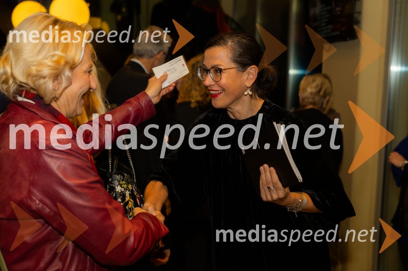  Simona  Belle, služba za stike z javnostmi MGLZakaj sva se ločila, premiera na odru MGL