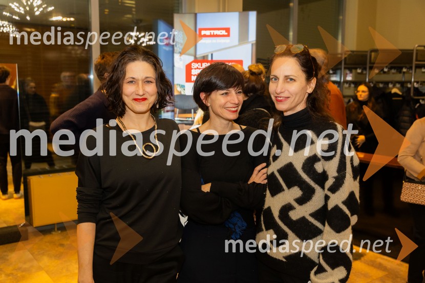  Barbara Zemljič, režiserka;  ... ;  Urša Vidic, scenografinjaZakaj sva se ločila, premiera na odru MGL