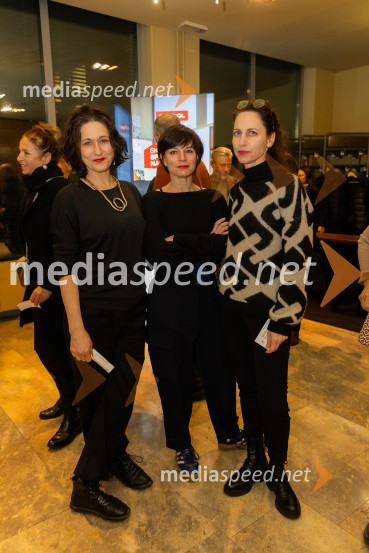  Barbara Zemljič, režiserka;  ... ;  Urša Vidic, scenografinjaZakaj sva se ločila, premiera na odru MGL