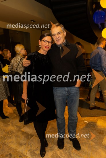  Simona  Belle, služba za stike z javnostmi MGL;   Igor  Samobor, igralecZakaj sva se ločila, premiera na odru MGL