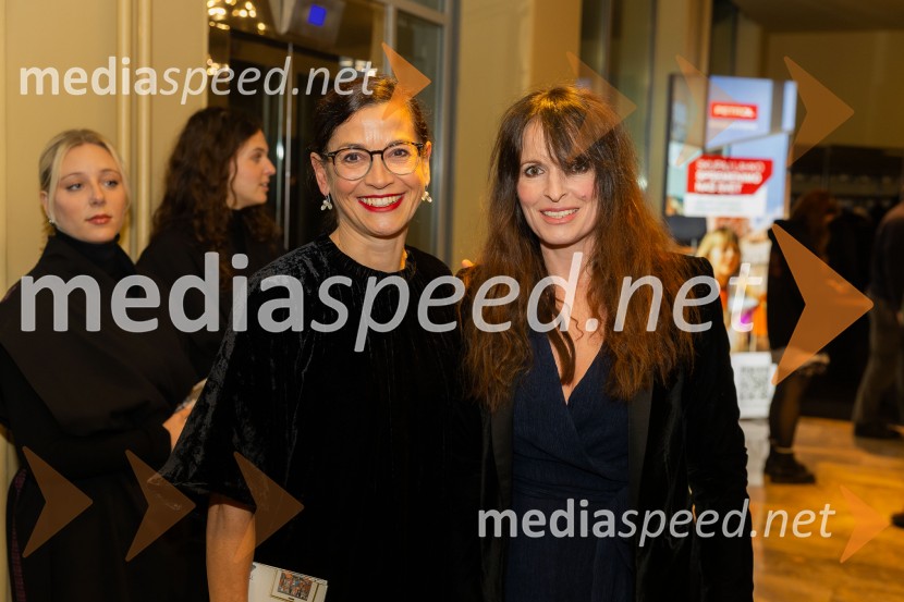  Simona  Belle, služba za stike z javnostmi MGL;  Ana Horvat Dolinar, igralkaZakaj sva se ločila, premiera na odru MGL