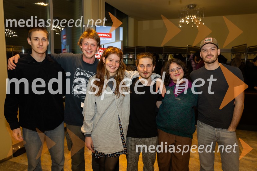  ... ;  ... ;  Lara Čabrian, asistentka režiserja;  ... ;  ... ;  Tine Ugrin, igralecZakaj sva se ločila, premiera na odru MGL