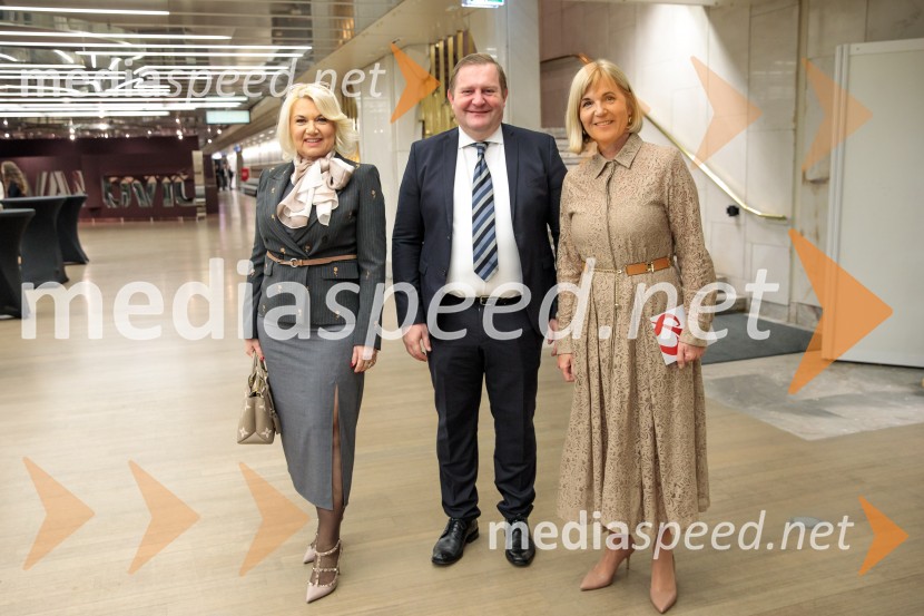  Zdravka Zalar, direktorica, SmartIS d.o.o.;  Miha Bobič, predsednik projekta Inženirke in inženirji bomo!;  Medeja  Lončar, direktorica, SiemensInženirka leta 2024 je Rebeka Kropivšek Leskovar