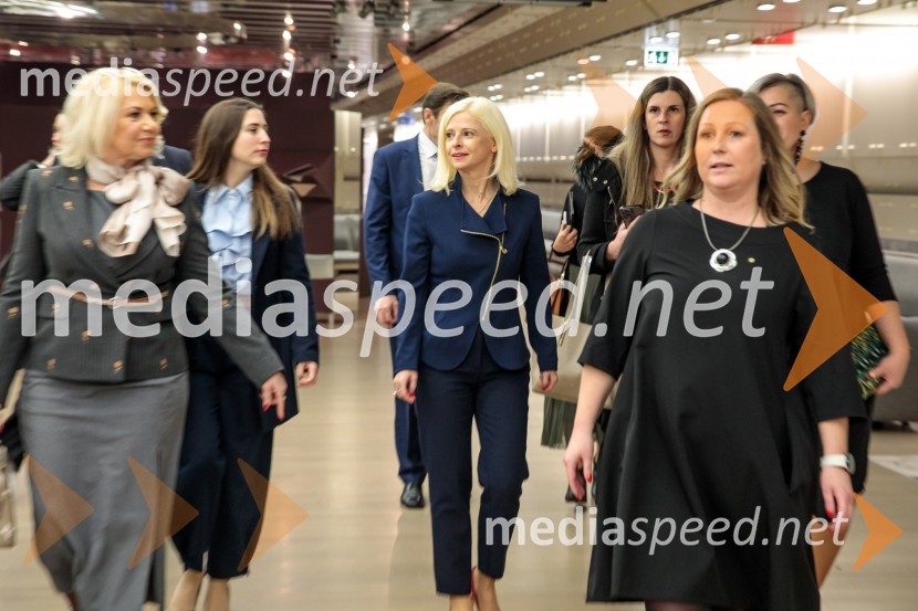  Ksenija Klampfer, ministrica za digitalno preobrazbo;  ... ;  ... ;  ... Inženirka leta 2024 je Rebeka Kropivšek Leskovar