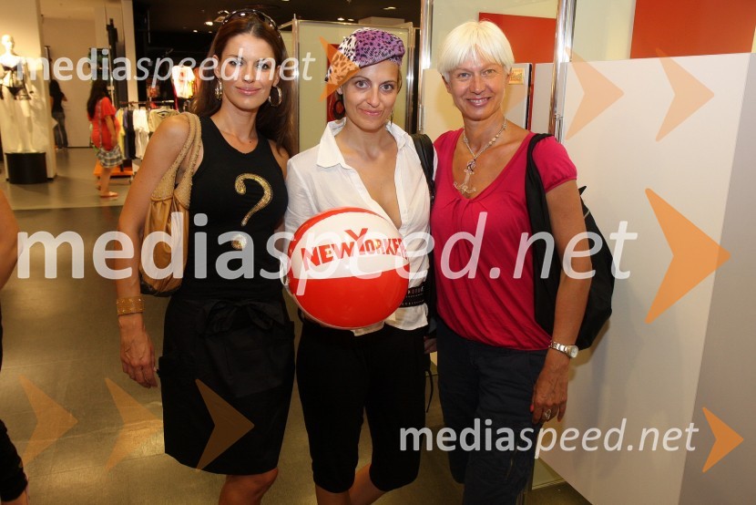 Nataša Dobelšek, manekenka, Mihaela Margan - Miša, novinarka in Playboyeva zajčica in Barbra Drnač, plesna novinarka in urednica oddaje Parada plesaNew Yorker, otvoritev trgovine