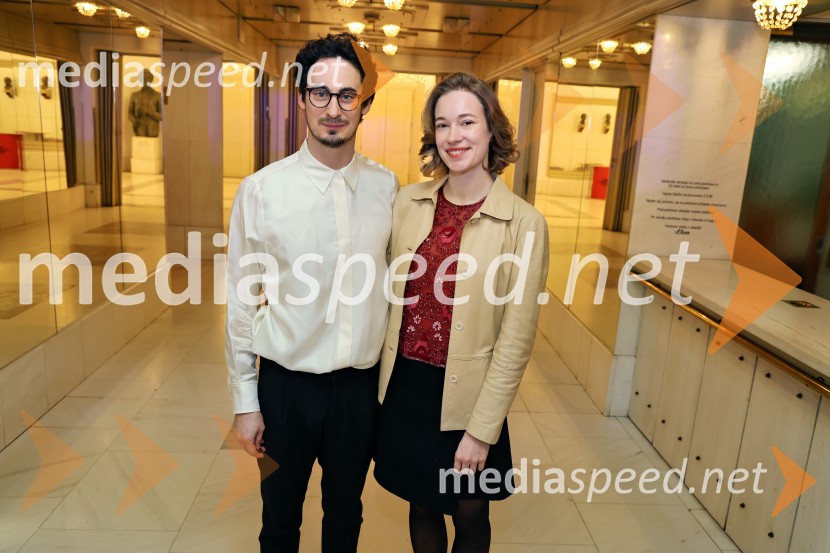  Žan Koprivnik, igralec;  Julija Klavžar, igralkaIn ljubezen tudi, premiera na odru Slovenskega narodnega gledališča Maribor