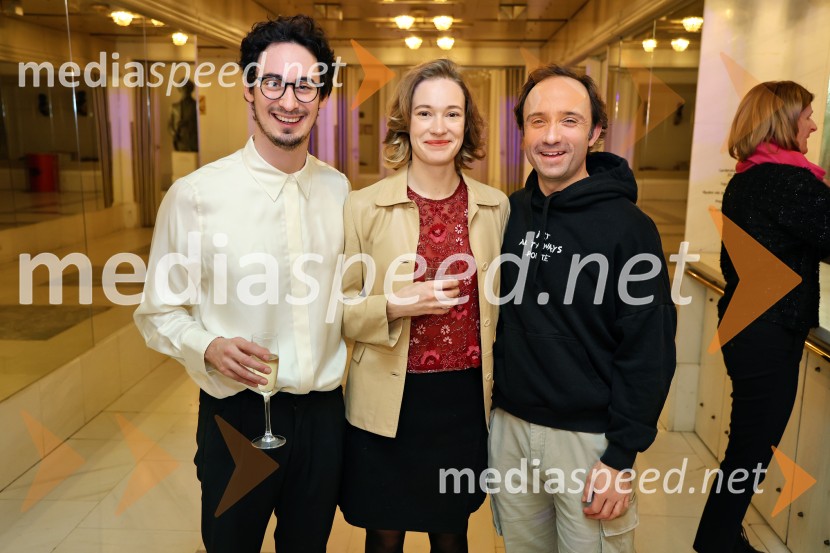  Žan Koprivnik, igralec;  Julija Klavžar, igralka;  Nejc Ropert, igralecIn ljubezen tudi, premiera na odru Slovenskega narodnega gledališča Maribor