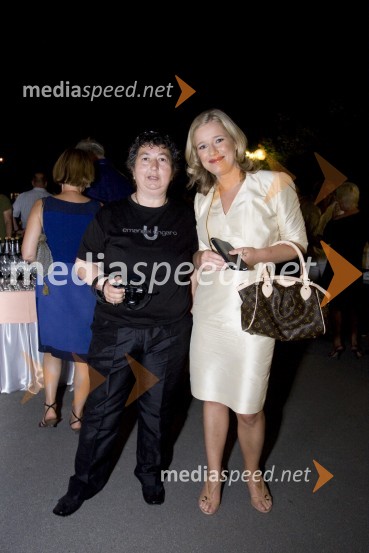 Dragica Petrovič, producentka in režiserka ter Manica Janežič Ambrožič, televizijska voditeljicaKaligula, gledališka predstava