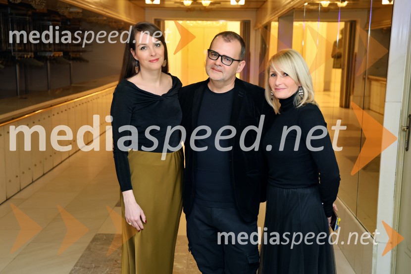  Špela Lešnik, producentka Drame SNG Maribor;  Alan Kavčič, predstavnik za odnose z javnostmi SNG Maribor;  Anja  Žižek, marketing SNG MariborIn ljubezen tudi, premiera na odru Slovenskega narodnega gledališča Maribor