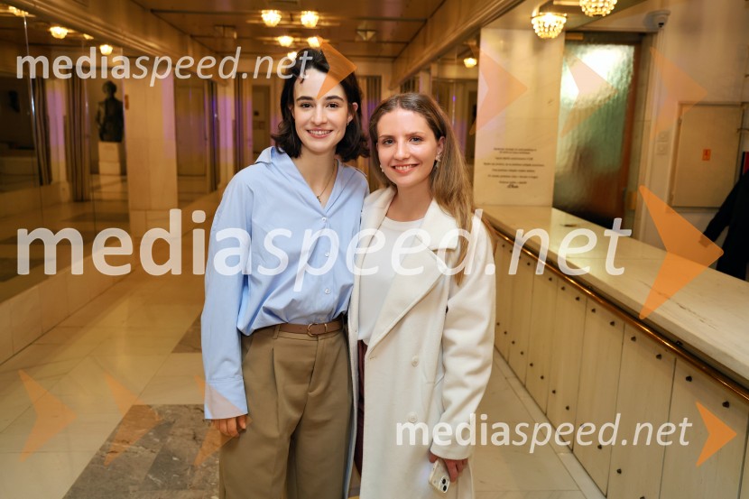  Gaja Filač, igralka;  ... In ljubezen tudi, premiera na odru Slovenskega narodnega gledališča Maribor