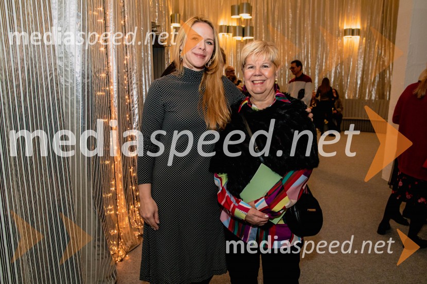  Barbara Svetek, vodja službe za marketing SNG Drama Ljubljana;  Irena  Butoln, germanistkaBog, premiera v SNG Drama Ljubljana