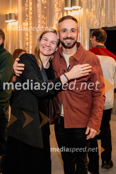  Maša Pelko, režiserka;  Jernej Pristov, vodja službe za odnose z javnostmi SNG Drama LjubljanaBog, premiera v SNG Drama Ljubljana
