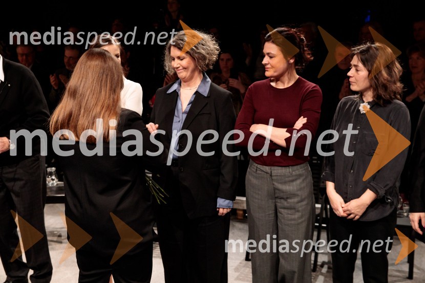  Maja Sever, igralka;  Pia Zemljič, igralka;  ... Bog, premiera v SNG Drama Ljubljana