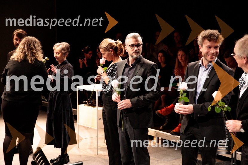  Veronika Drolc, igralka;  Maša Derganc, igralka;  Primož Vrhovec, igralec;  Peter Petkovšek, režiserBog, premiera v SNG Drama Ljubljana