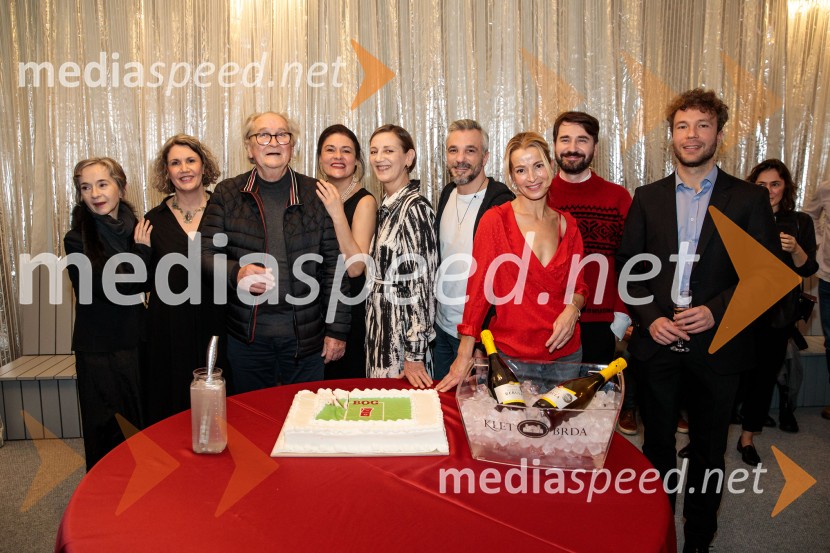  Veronika Drolc, igralka;  Maja Sever, igralka;  Ivo Ban, igralec;  Pia Zemljič, igralka;  Barbara  Žefran, igralka;  Primož  Vrhovec, igralec;  Maša Derganc, igralka;  Saša Tabaković, igralec, nekdanji poslanec SMC;  Peter Petkovšek, režiserBog, premiera v SNG Drama Ljubljana