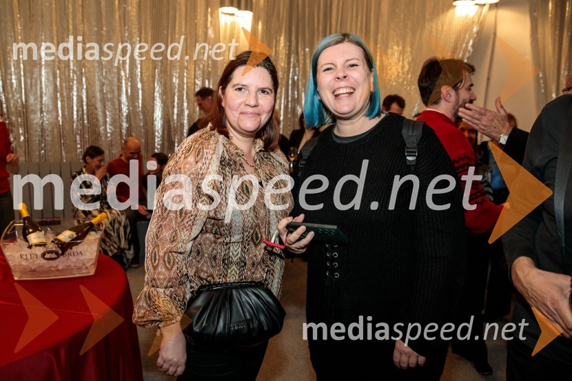  Teja Pelko, novinarka;  Tanja Divac, novinarkaBog, premiera v SNG Drama Ljubljana