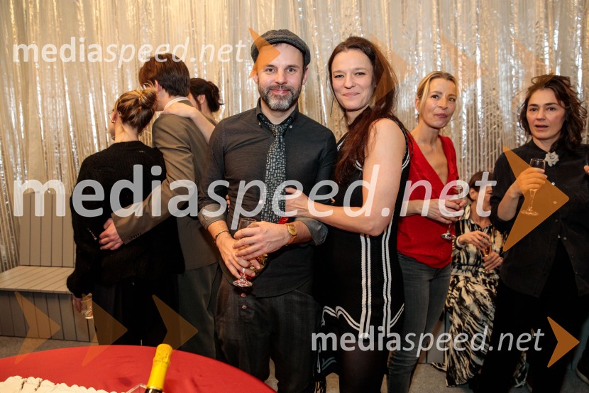  Urban Zorko, dramaturg, snemalec, režiser;  Mihaela Wabra Kuhler, plesalka, skupina CoraViento;  Maša Derganc, igralka;  ... Bog, premiera v SNG Drama Ljubljana