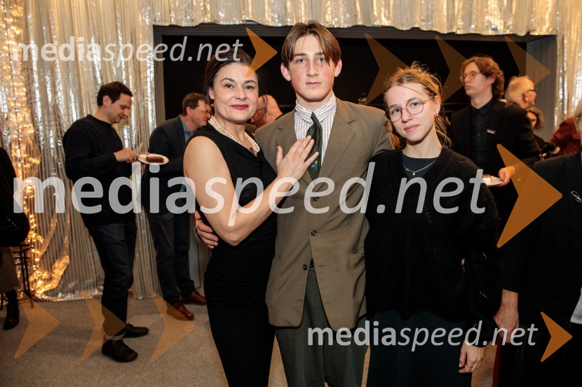  Pia Zemljič, igralka;  France Mandić, igralec;  ... Bog, premiera v SNG Drama Ljubljana