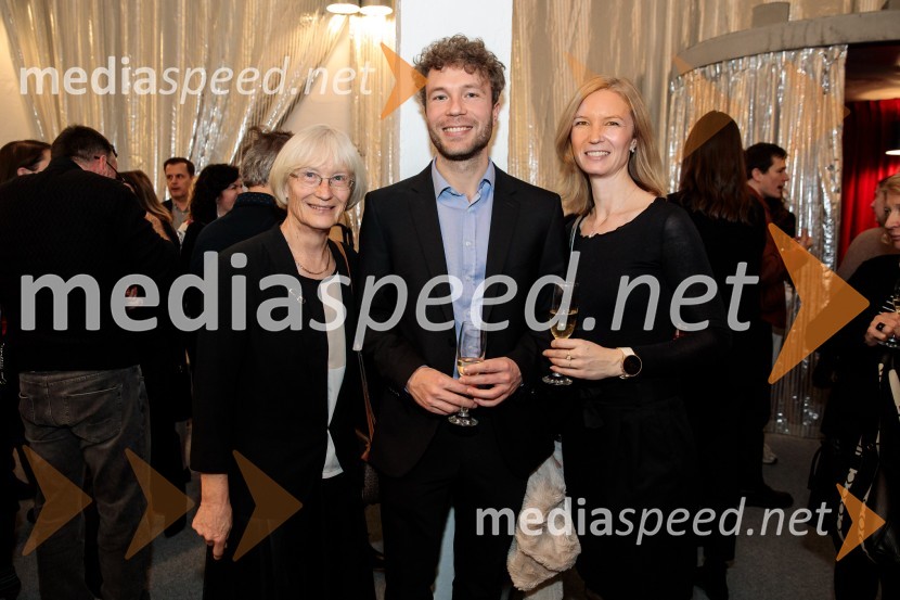  Peter Petkovšek, režiser;  ... ;  Peter Petkovšek, režiserBog, premiera v SNG Drama Ljubljana