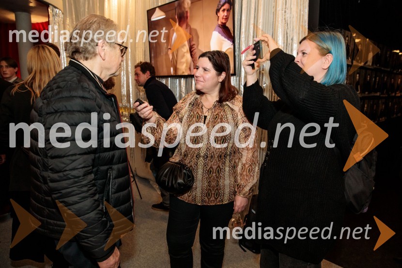  Ivo Ban, igralec;  Teja Pelko, novinarka;  Tanja Divac, novinarkaBog, premiera v SNG Drama Ljubljana