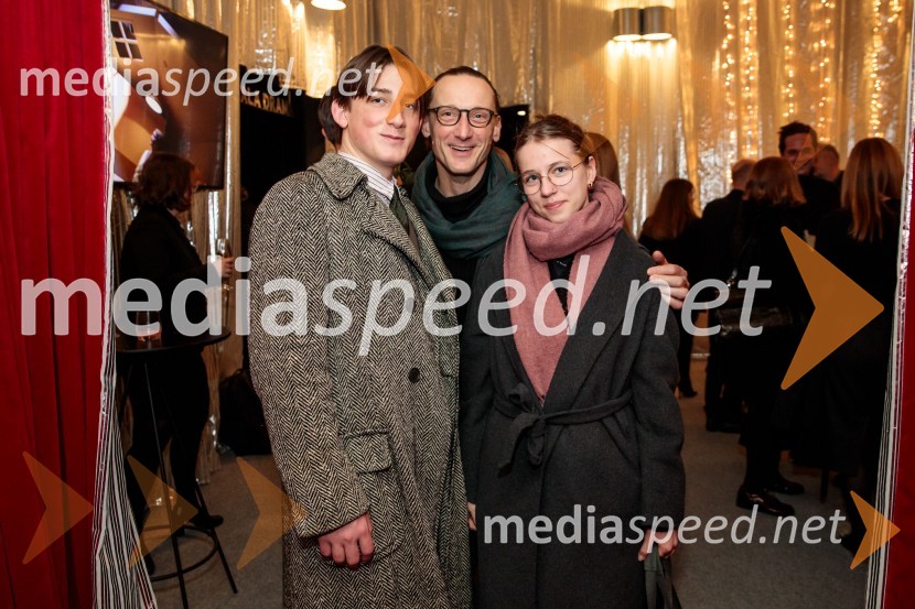  France Mandić, igralec;  Marko  Mandić, igralecBog, premiera v SNG Drama Ljubljana