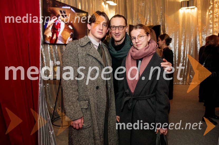  France Mandić, igralec;  Marko  Mandić, igralecBog, premiera v SNG Drama Ljubljana