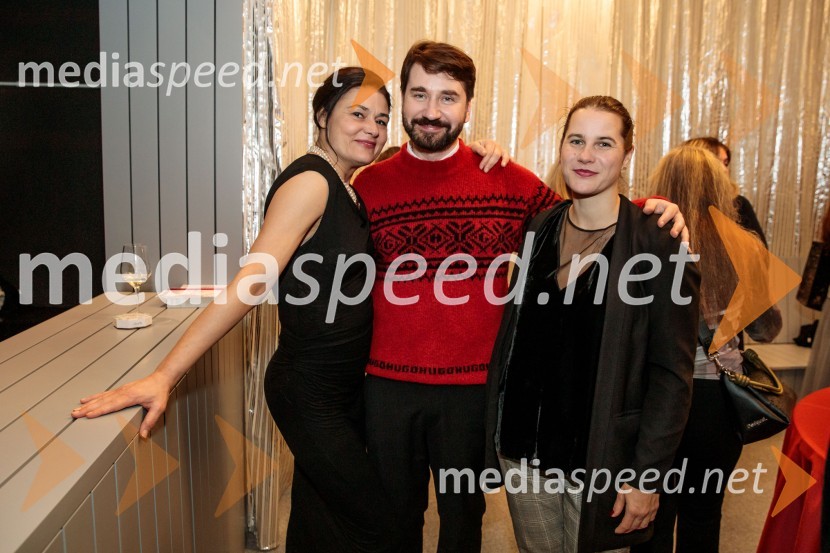  Pia Zemljič, igralka;  Saša Tabaković, igralec, nekdanji poslanec SMC;  Eva Kraševec, dramaturginjaBog, premiera v SNG Drama Ljubljana