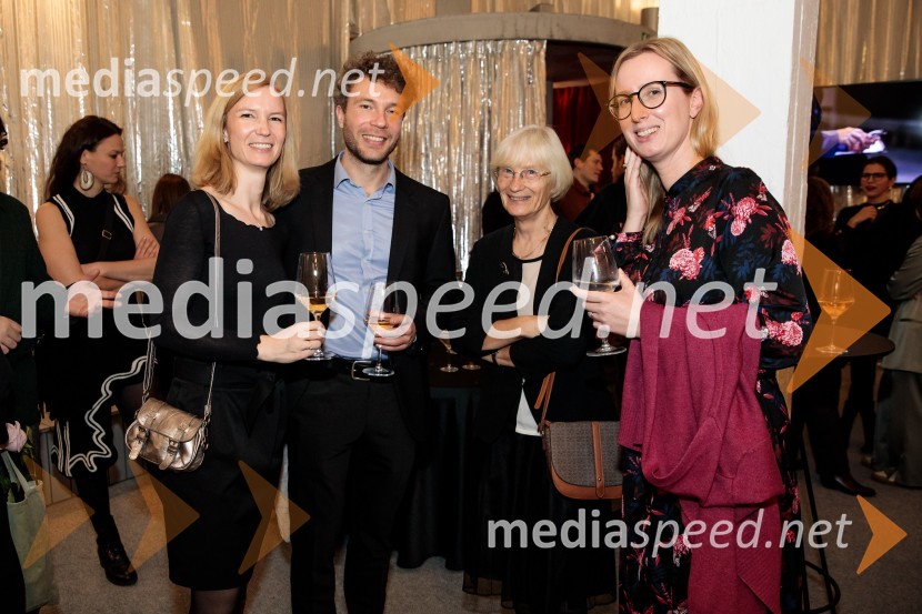  ... ;  Peter Petkovšek, režiser;  ... ;  ... ;  ... Bog, premiera v SNG Drama Ljubljana