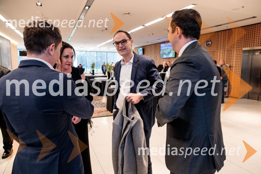  Tomaž Orešič, podpredsednik skupine Resalta;  Tijana Orešič Barač, dr. med. specialistka dermatologije;  Anže Logar, predsednik stranke Demokrati, poslanec Državnega zbora Republike Slovenije;  Marko Balažic, predsednik SLSUstanovni kongres Lotričeve stranke Fokus